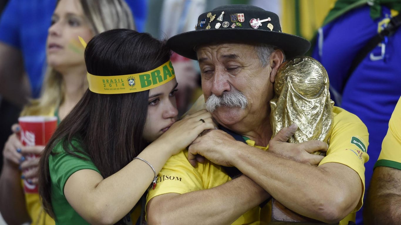 Bittere Tränen: Die brasilianischen Fußball-Fans stehen nach der Halbfinal-Pleite unter Schock.