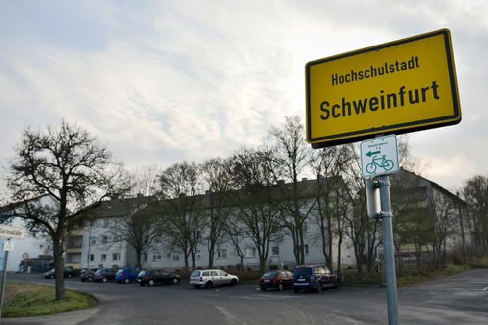 Die Polizei hat Chemikalien in einer Sozialunterkunft in Schweinfurt entdeckt, die für den Bau von Rohrbomben geeignet gewesen wären.