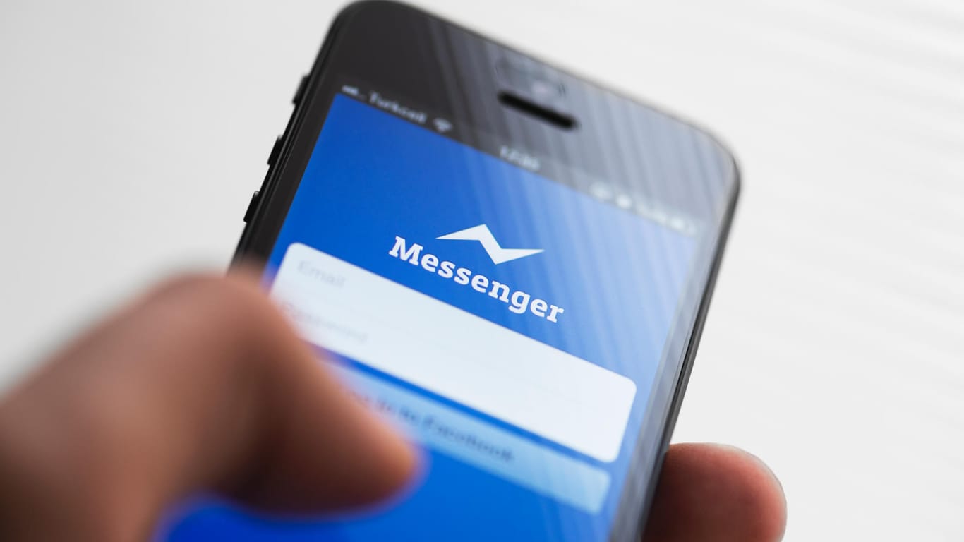 Facebook-Messenger auf einem Smartphone: Der Facebook-Messenger lädt in den Standardeinstellungen allerlei Daten zum Netzwerk, die für den Betrieb eigentlich unnötig sind.