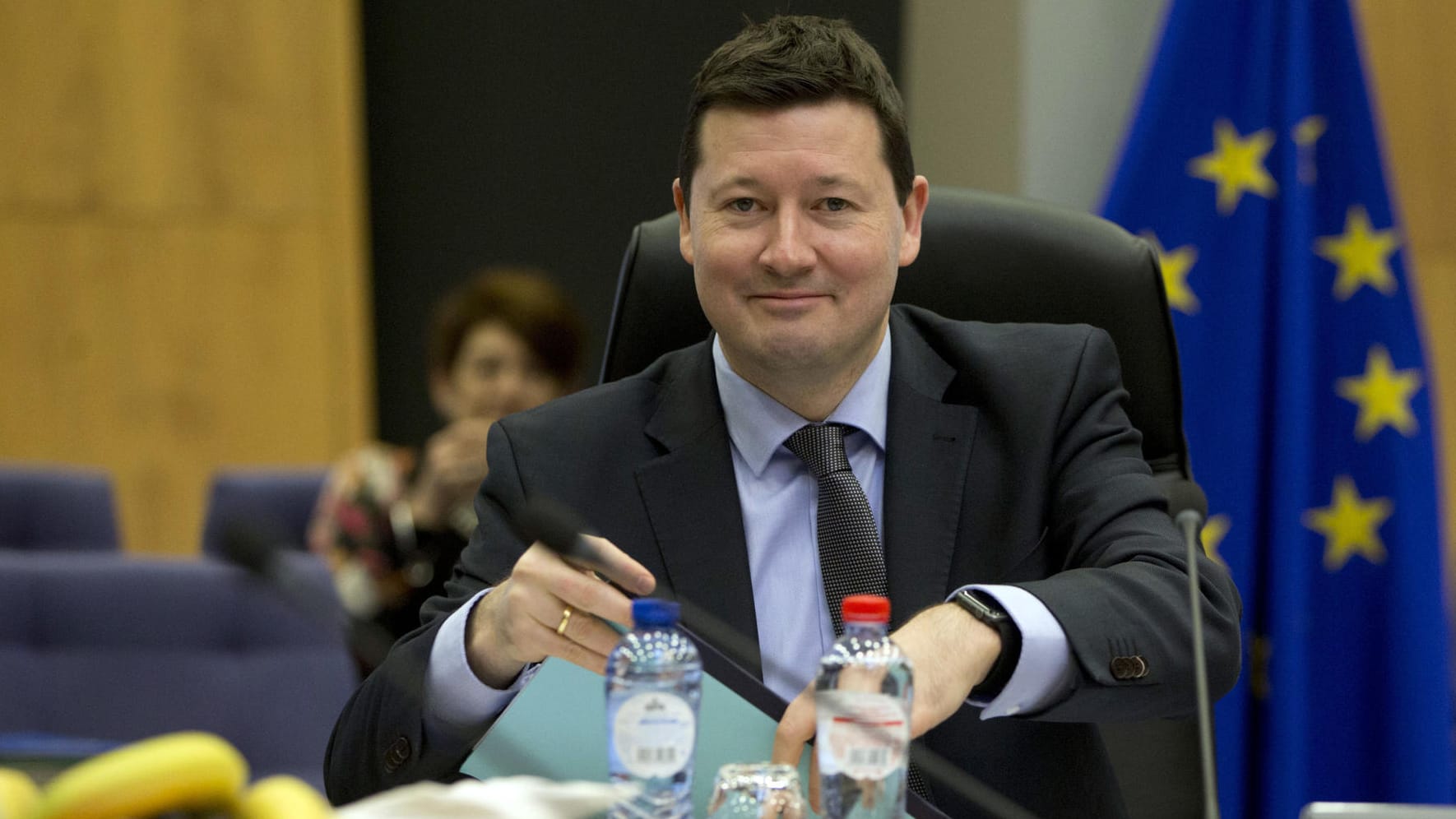 Der neue Generalsekretär der Kommission, Martin Selmayr, wartet auf den Beginn des Treffens des Kollegium der Europäischen Kommission: Wird die EU nur von Deutschen regiert?