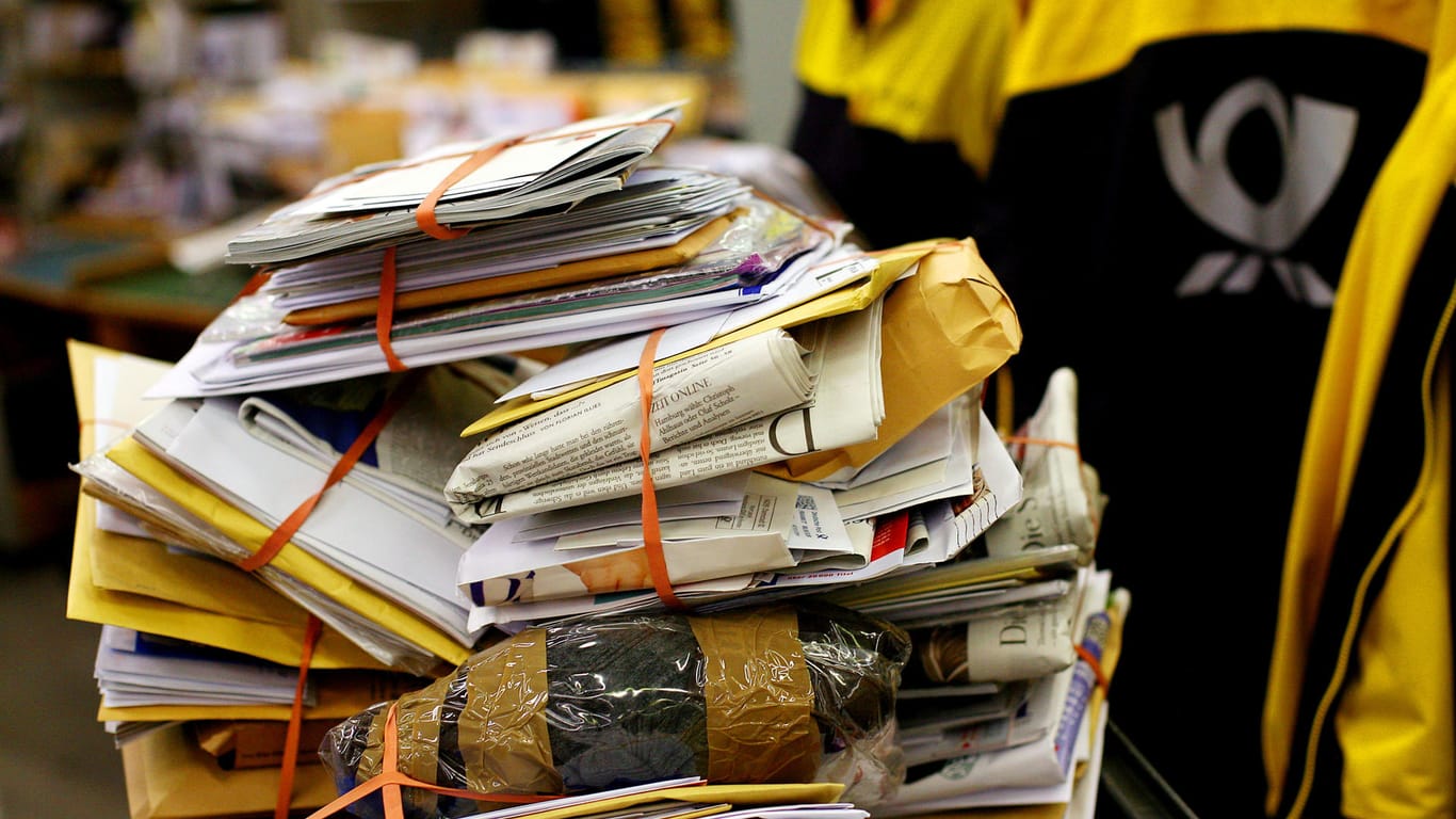 Briefpost: Ein Postbote aus Breisach hat über Jahre tausende Briefe in seiner Wohnung gesammelt anstatt sie zuzustellen. (Symbolbild)