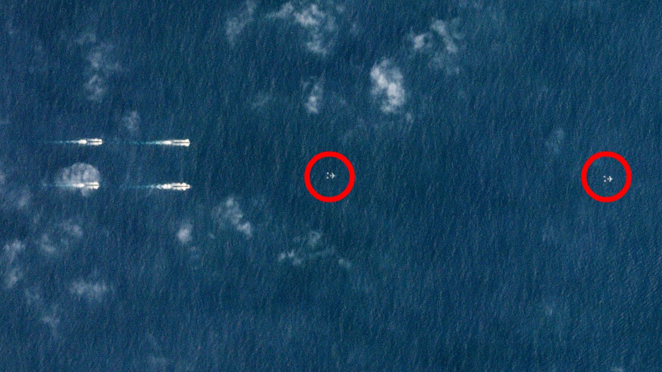 Demonstration der Stärke: Satellitenaufnahmen zeigen einen chinesischen Marineverband begleitet von Flugzeugen (rote Kreise). (Quelle: Reuters/ Planet Labs Inc.)