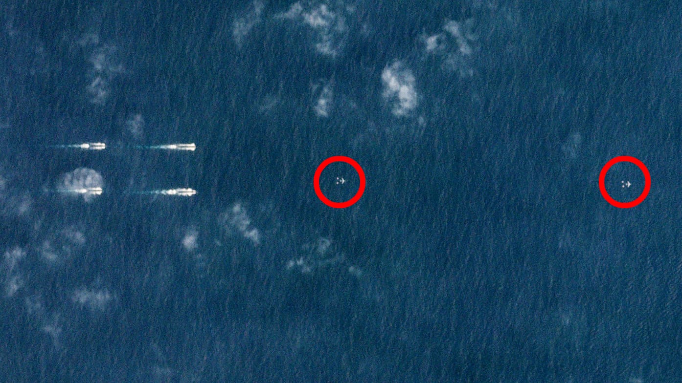 Demonstration der Stärke: Satellitenaufnahmen zeigen einen chinesischen Marineverband begleitet von Flugzeugen (rote Kreise). (Quelle: Reuters/ Planet Labs Inc.) Demonstration der Stärke: Satellitenaufnahmen zeigen einen chinesischen Marineverband begleitet von Flugzeugen (rote Kreise). (Quelle: Reuters/ Planet Labs Inc.)