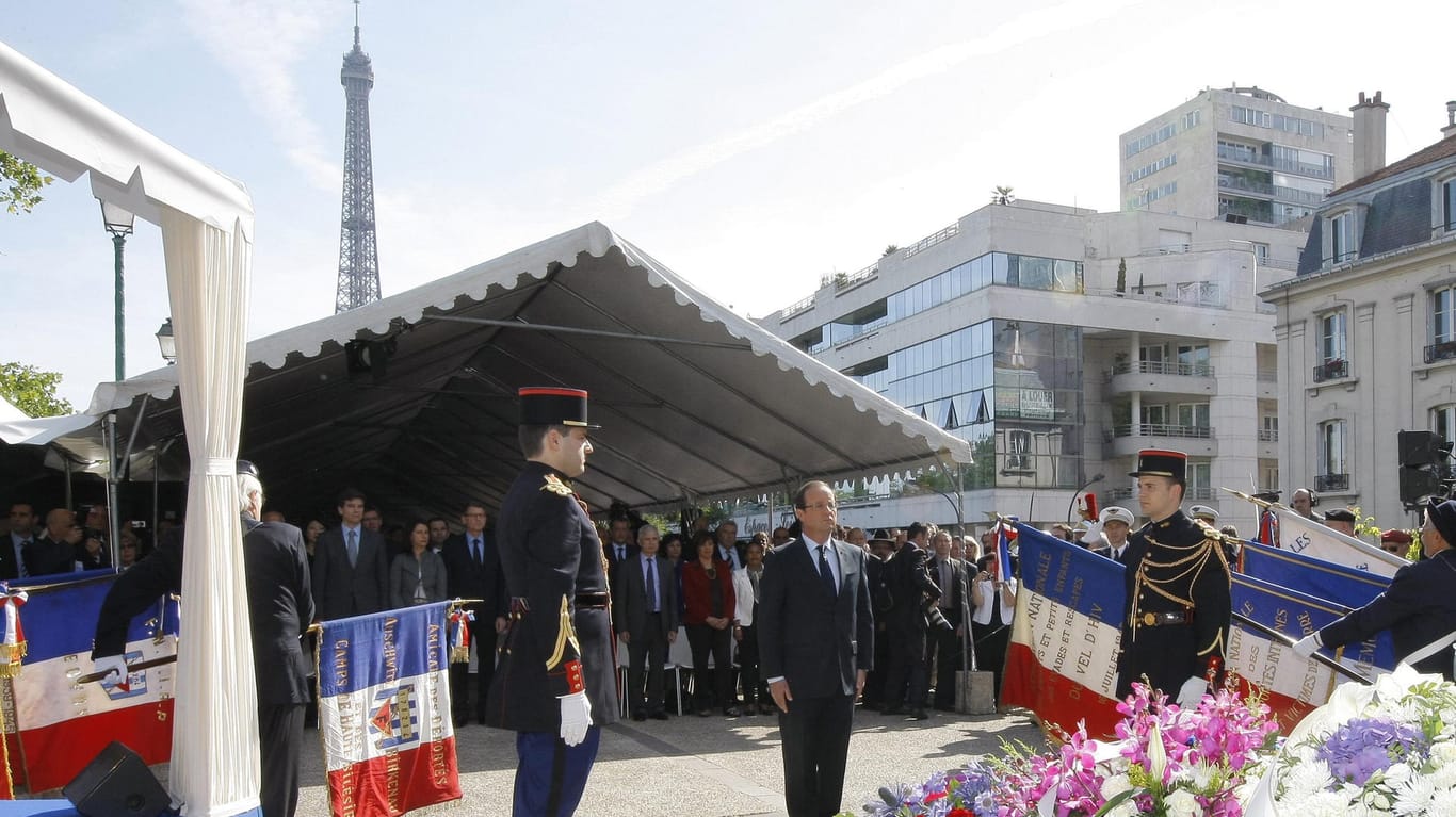 Der damalige französische Präsident Francois Hollande im Jahr 2012 bei einer Gedenkveranstaltung für die Opfer vom Vel d'Hiv: Knoll hatte die Stadt wenige Tage vor der Razzia verlassen.