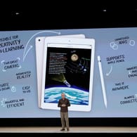 Greg Joswiak von Apple bei der Veranstaltung in der Lane Technical College Prep High School Chicago: Neues iPad vorgestellt.