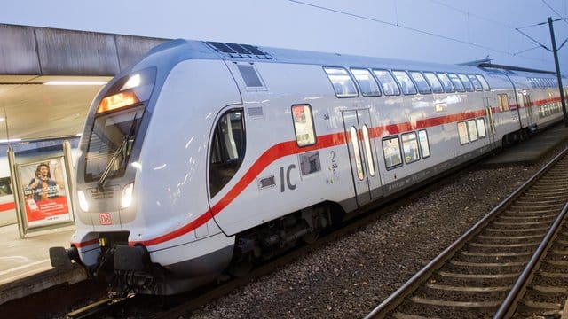 IC im Bahnhof