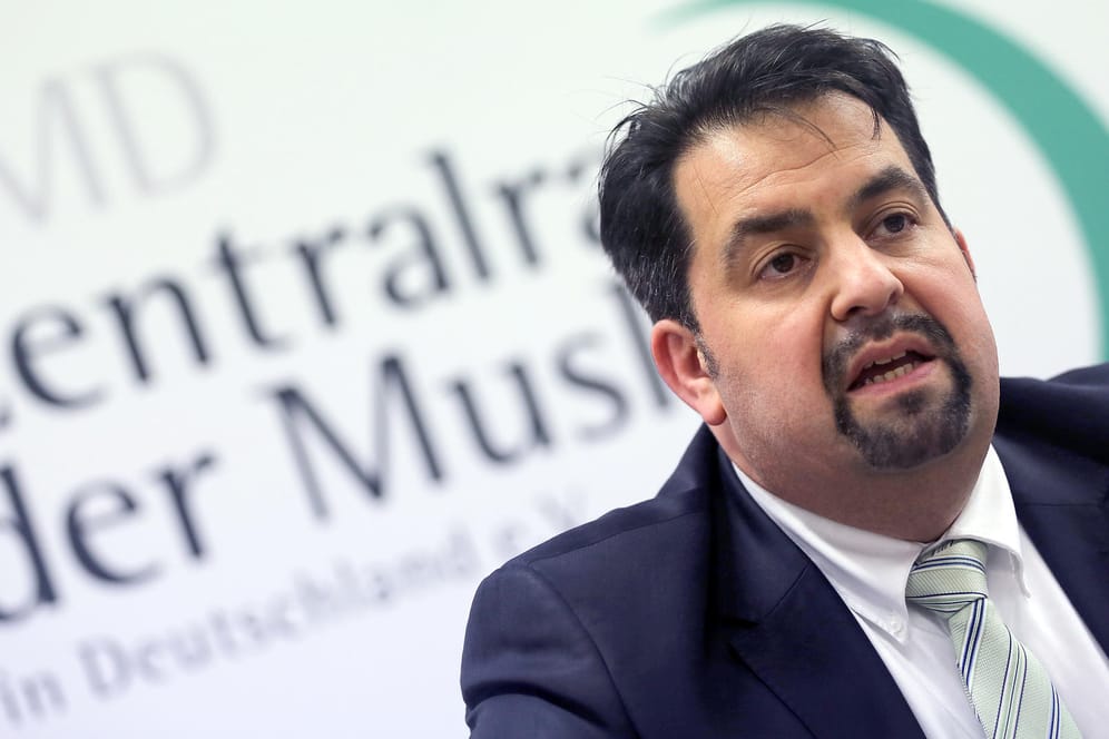 Der Vorsitzende des Zentralrats der Muslime in Deutschland, Aiman Mazyek: Zentralrat der Muslime will Imame in Klassen schicken.