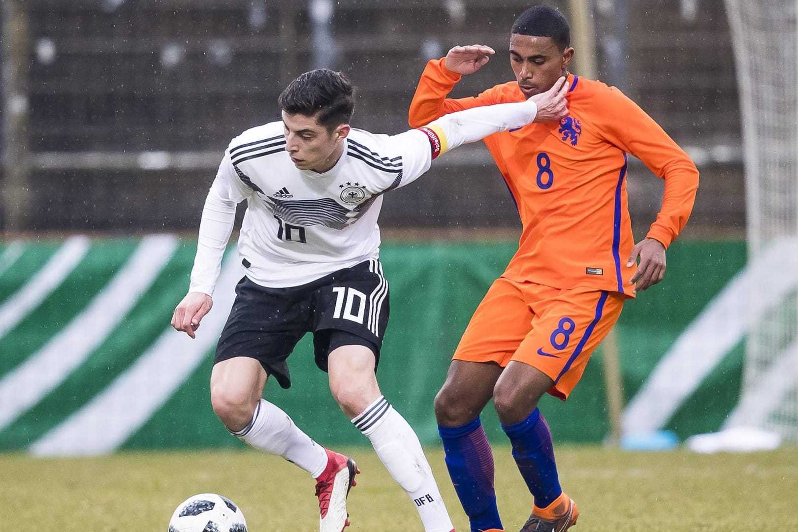 Ein starkes Spiel, doch ohne den erhofften Lohn: Kai Havertz (l.) und Deutschlands U19 verpassten die Qualifikation für die EM.