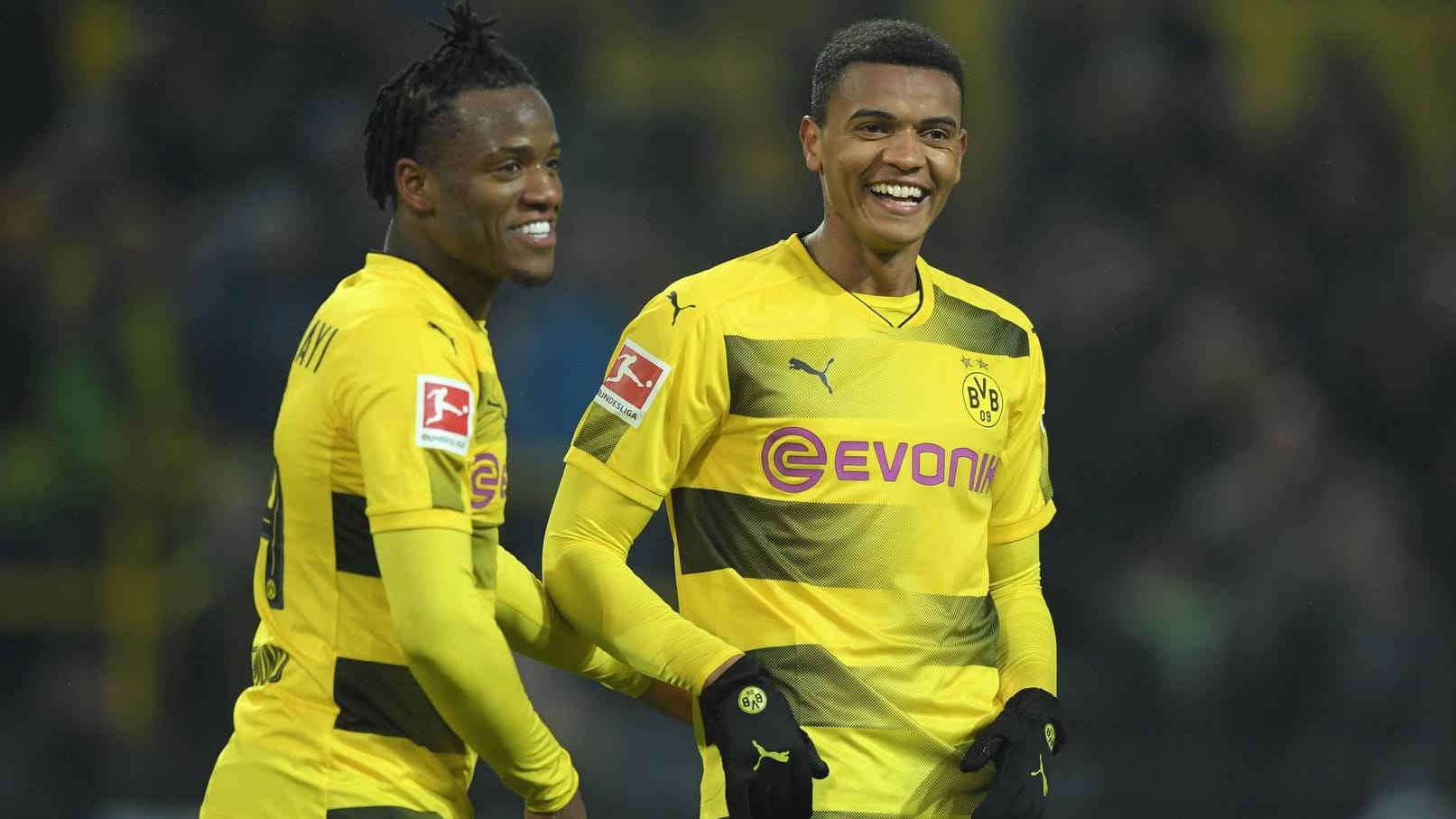 Für Manuel Akanji (r.) kam die Entscheidung eine Saison zu spät: Michy Batshuayi bekam in der Europa League den Vorzug beim BVB.