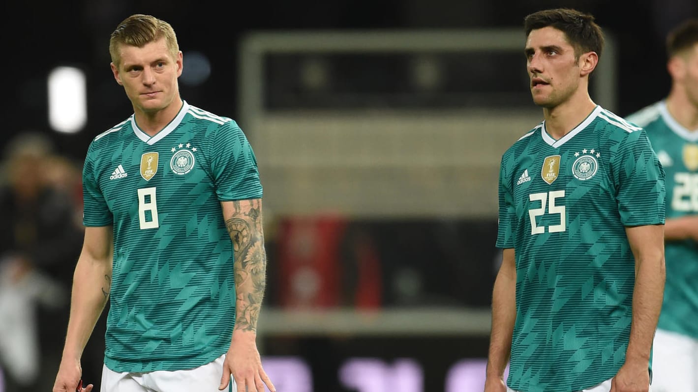 Toni Kroos (l.) und Lars Stindl: Die Enttäuschung steht ihnen ins Gesicht geschrieben.