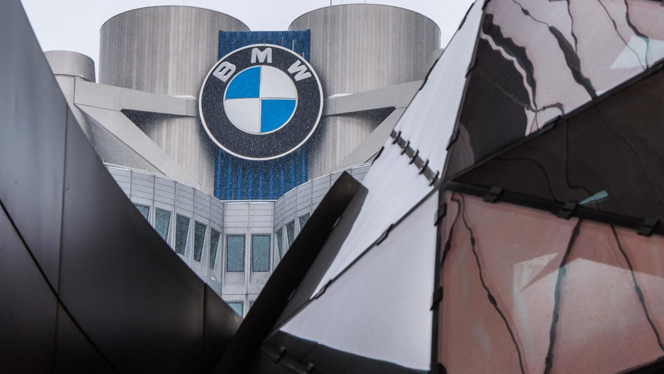 Die BMW-Zentrale in München: Im Februar gab das Unternehmen zu, in Tausenden Autos falsche Software verbaut zu haben.