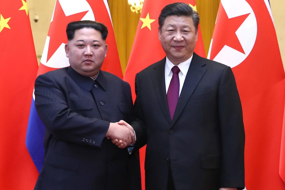 Kim Jong Un (l.) und Xi Jinping: Die Reise nach Peking war Kims erste bekannte Auslandsreise.
