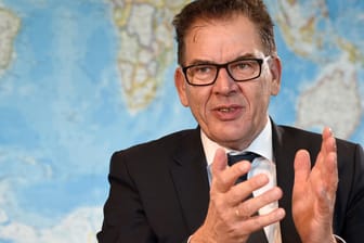 Bundesentwicklungsminister Gerd Müller: Entwicklungsminister Müller kündigt neues Programm zur Flüchtlingsrückkehr an.