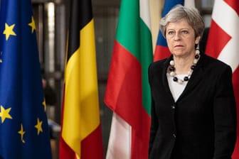 Britische Premierministerin Theresa May in Brüssel: May droht britischen Feinden und kündigte an, alle denkbaren Ressourcen zu nutzen.