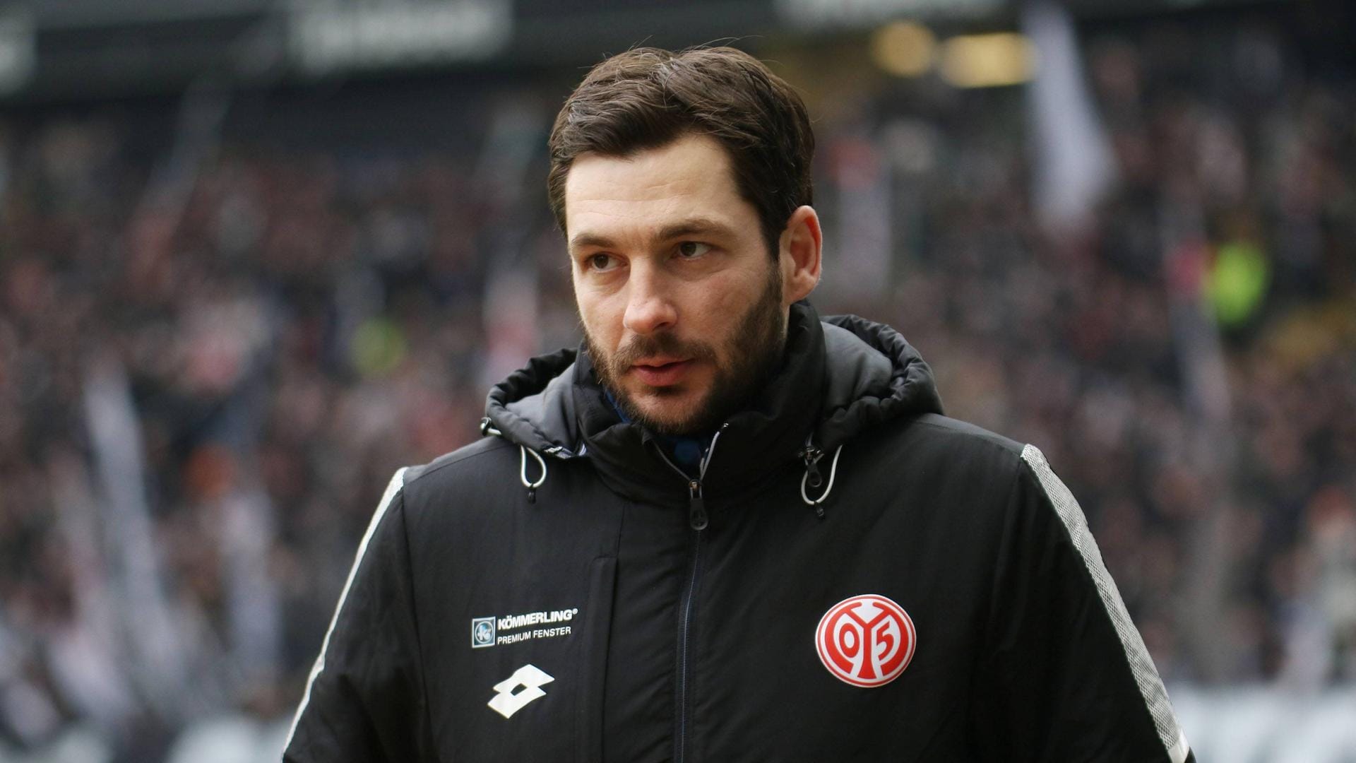 Mainz-Trainer Sandro Schwarz: Seit dieser Saison coacht der 39-Jährige den Bundesligisten. Mainz-Trainer Sandro Schwarz: Seit dieser Saison coacht der 39-Jährige den Bundesligisten.
