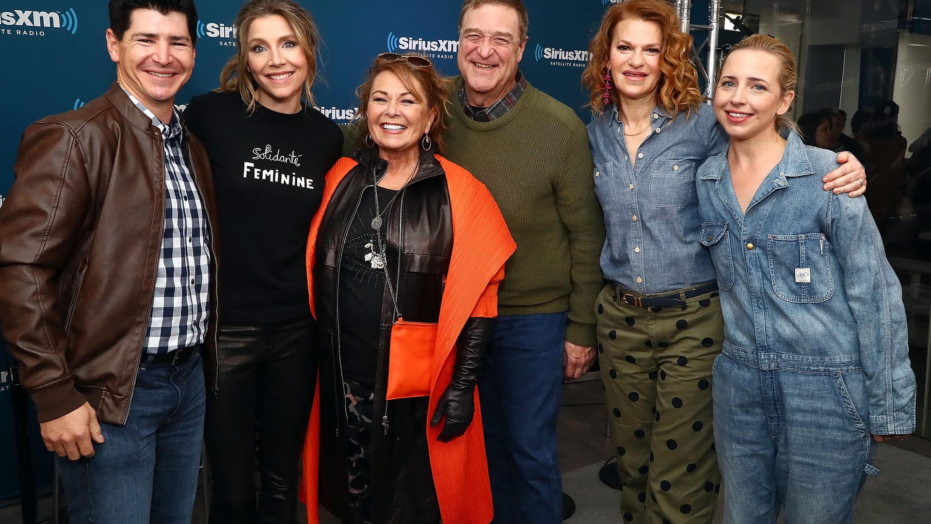 Alle zusammen: Michael Fishman, Sarah Chalke, Roseanne Barr, John Goodman, Sandra Bernhard and Lecy Goranson (v.l).