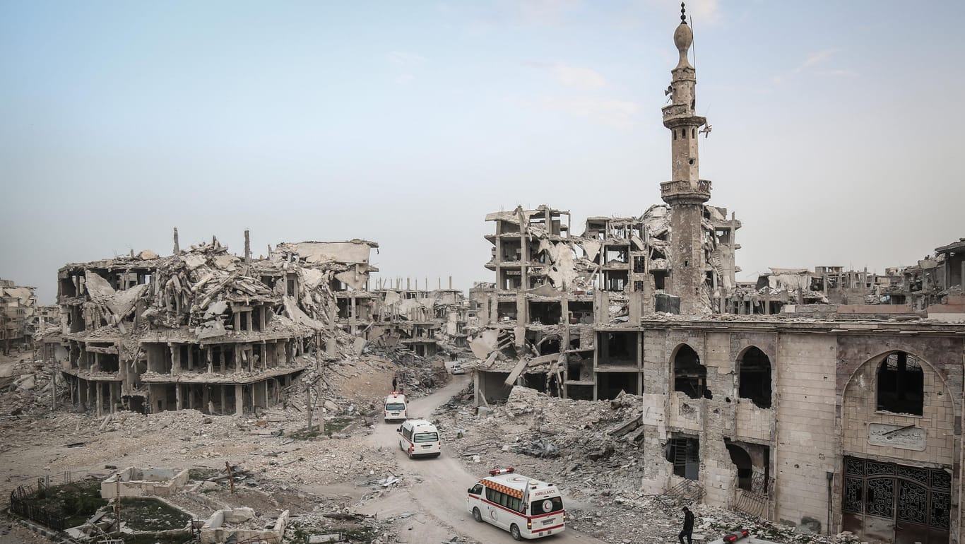 Ruinen in Ost-Ghuta: Die Innenminister der Länder wollen Abschiebungen in sichere Regionen in Syrien prüfen lassen.