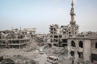 Ruinen in Ost-Ghuta: Die Innenminister der Länder wollen Abschiebungen in sichere Regionen in Syrien prüfen lassen.