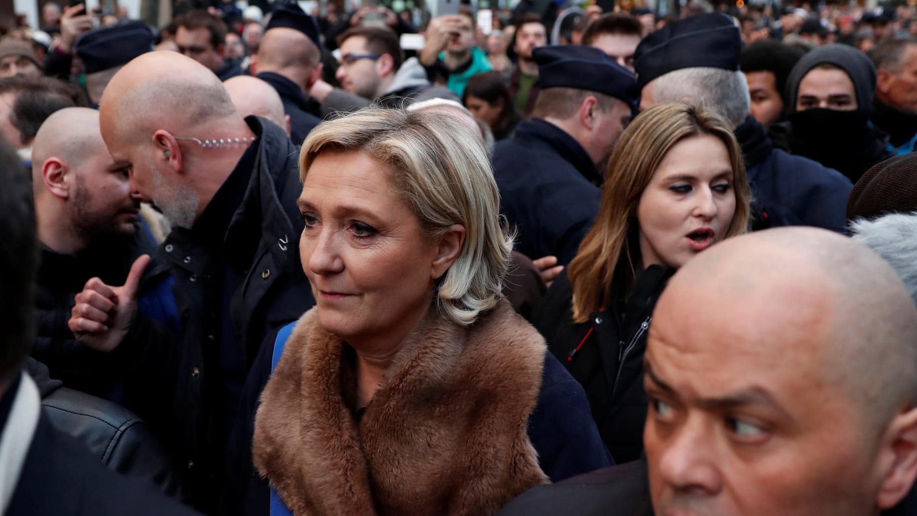 Marine Le Pen in der Menschenmenge: Die Politikerin wurde beim Trauermarsch für Mireille Knoll ausgebuht. Marine Le Pen in der Menschenmenge: Die Politikerin wurde beim Trauermarsch für Mireille Knoll ausgebuht.