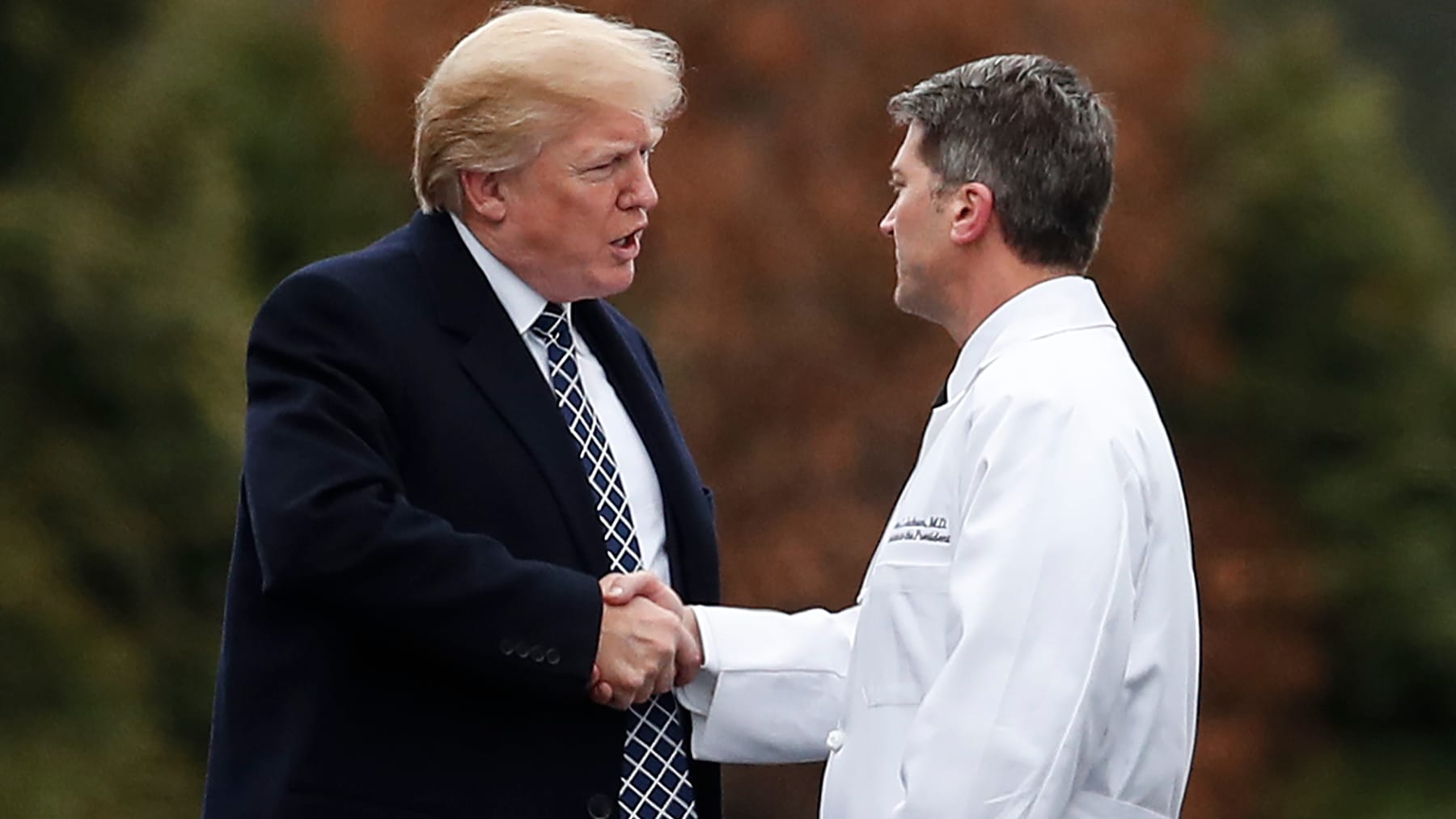 Donald Trump und Ronny Jackson: Trumps Leibarzt wird nun zum Minister. Donald Trump und Ronny Jackson: Trumps Leibarzt wird nun zum Minister.