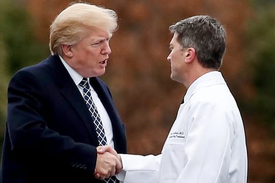 Laut Trump ist Ronny Jackson als Mitglied der Streitkräfte hoch qualifiziert für den Job.