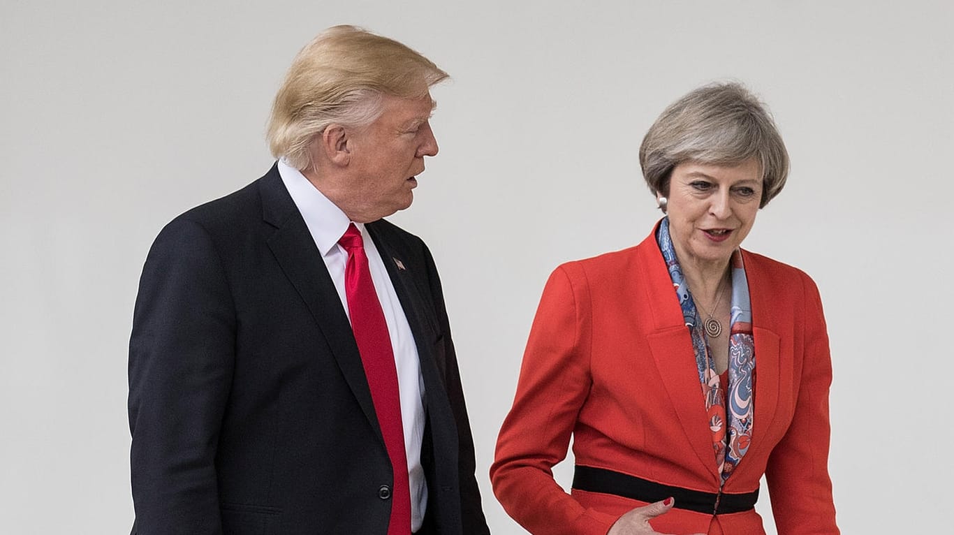 Theresa May mit Donald Trump bei ihrem Besuch in den USA im Januar 2017: Zusammen wollen sie nun "russische Spionagenetzwerke" in den USA und Großbritannien zerschlagen.