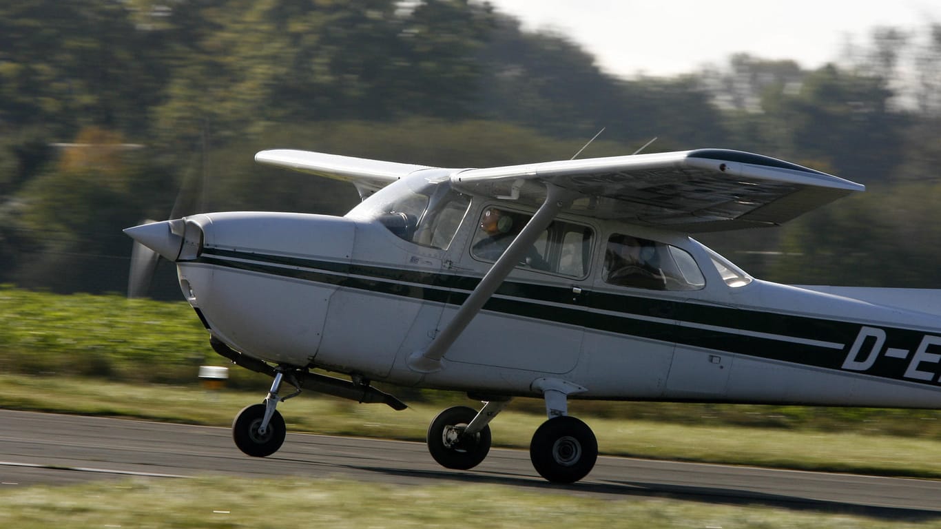 Ein Cessna-Modell: Nach Sperrung der Balkan-Route versuchen Schlepper nun, Flüchtlinge mit Flugzeugen weiter in die EU-Staaten zu transportieren (Symbolbild).