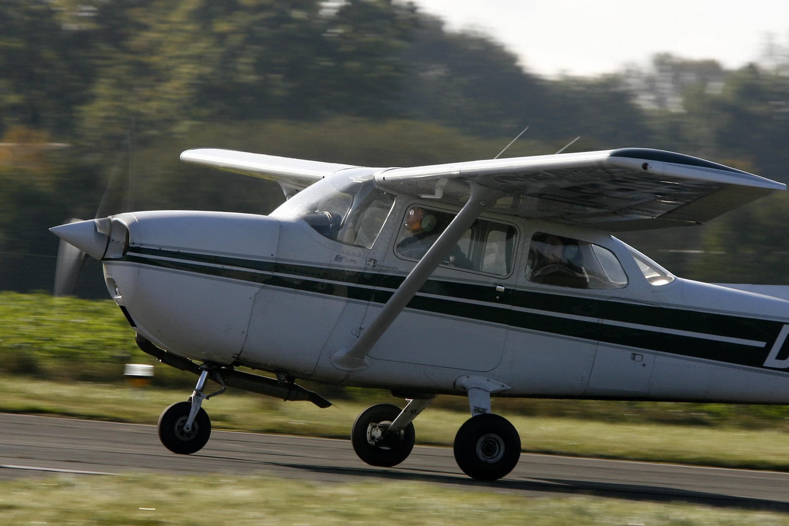 Ein Cessna-Modell: Nach Sperrung der Balkan-Route versuchen Schlepper nun, Flüchtlinge mit Flugzeugen weiter in die EU-Staaten zu transportieren (Symbolbild).