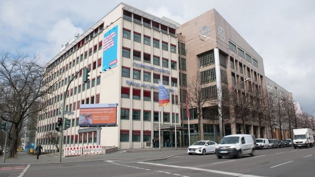 In der Handwerkskammer Berlin wurde ein verdächtiges Päckchen entdeckt. In der Handwerkskammer Berlin wurde ein verdächtiges Päckchen entdeckt.