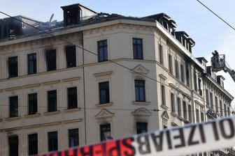 Feuer in Leipziger Mehrfamilienhaus: Die Polizei geht von Brandstifung aus.