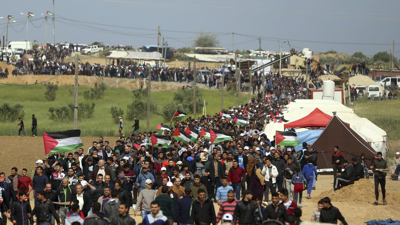 "Marsch der Rückkehr": Tausende Palästinenser versammelten sich für den "Marsch der Rückkehr" an der Grenze zu Israel.