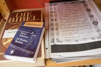 Die Bibel und der Koran: Einige Kapitel sind sich sehr ähnlich.