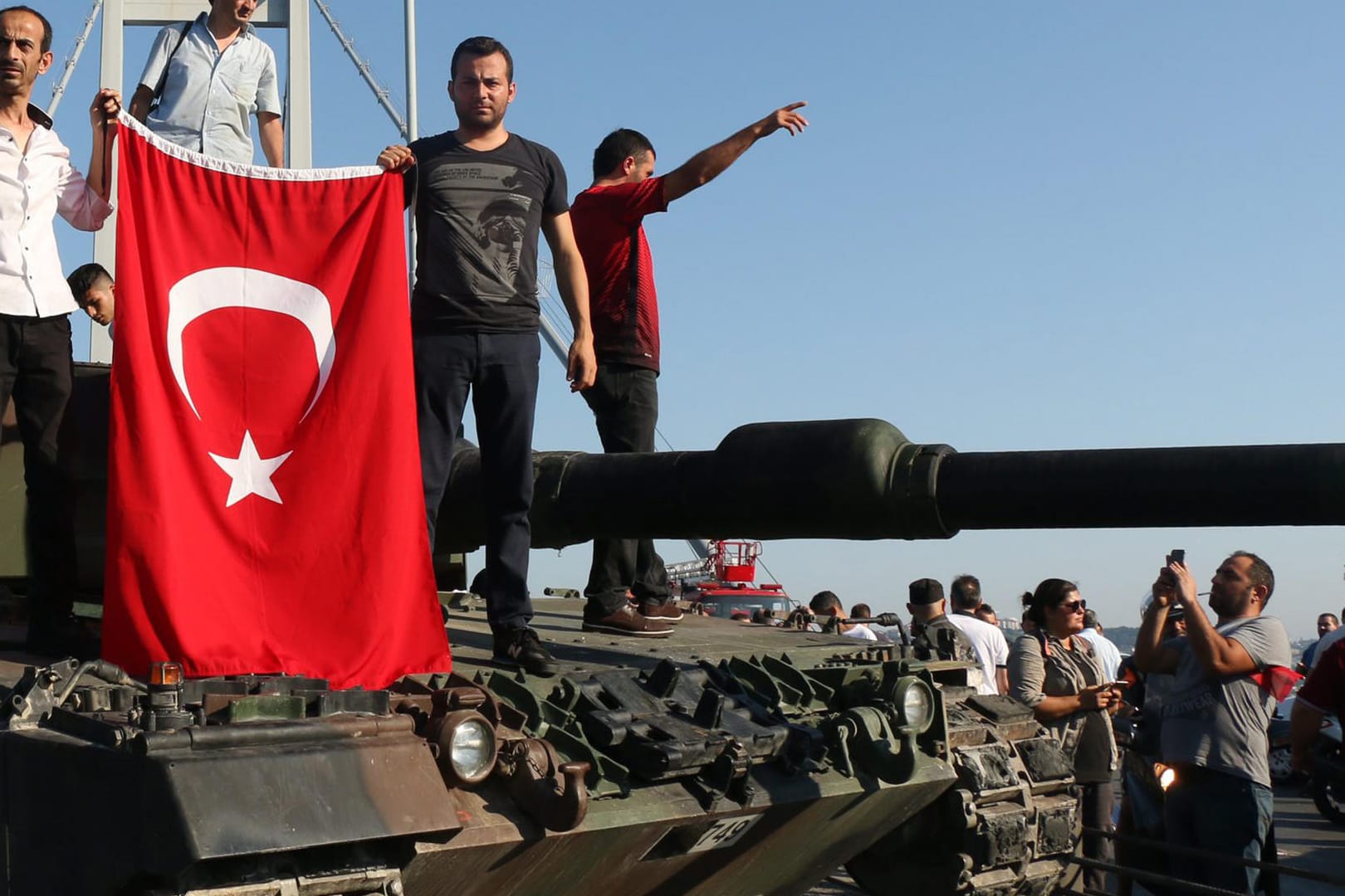 Gescheiterter Putsch in der Türkei: Nach dem Putschversuch beantragten viele türkische Oppositionelle Asyl in Deutschland