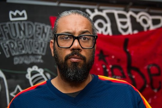 Rapper und Musiker Samy Deluxe betätigt sich auch als Bildender Künstler.