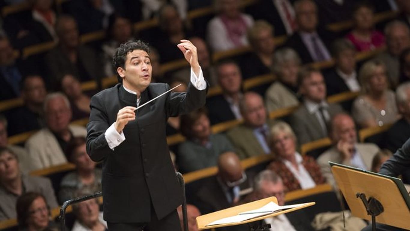 Ab der Saison 2021/2020 wird Andres Orozco-Estrada die Wiener Symphoniker dirigieren.