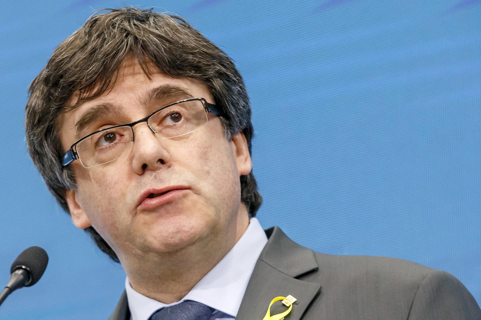 Carles Puigdemont: Der Ex-Regionalchef meldet sich erstmals via Twitter aus dem Gefängnis.