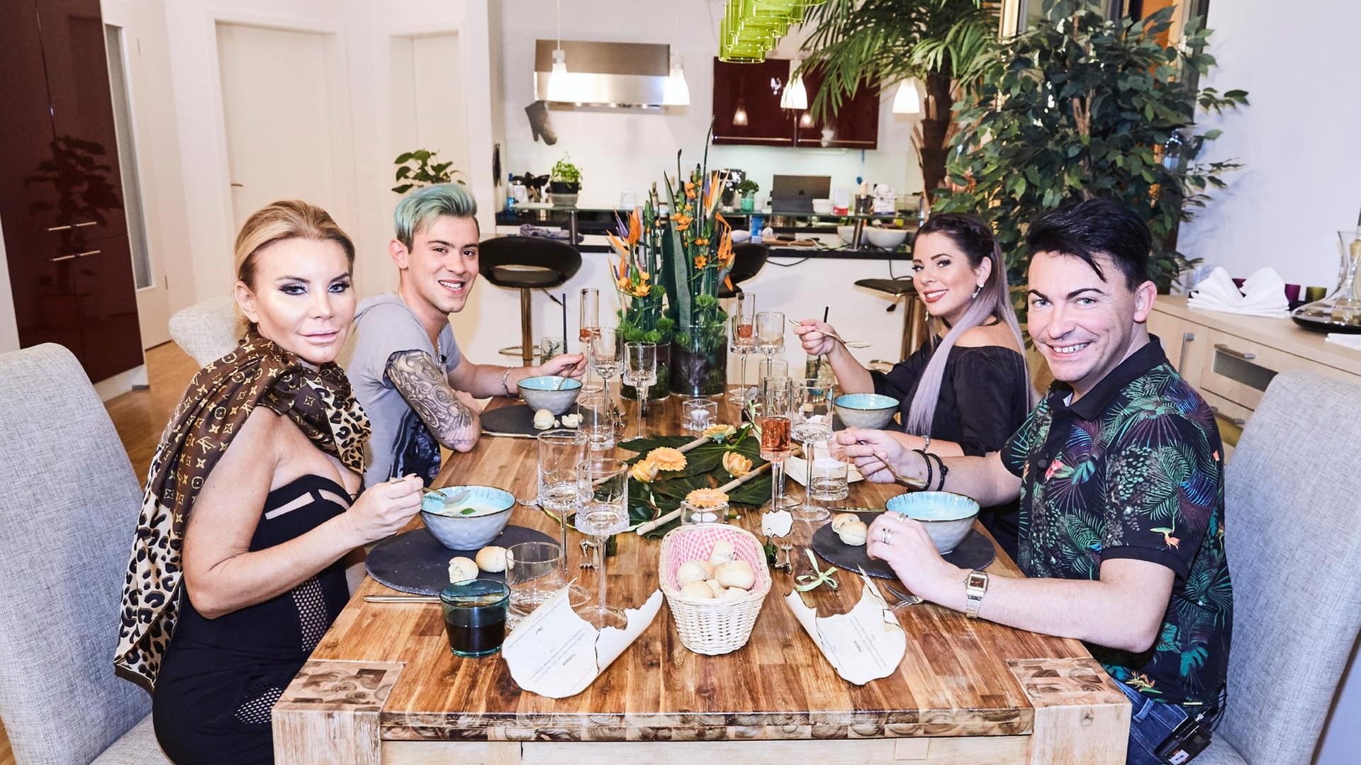 Die Köche beim "Perfekten Dschungel Dinner": Tatjana Gsell, Daniele Negroni, Jenny Frankhauser und Matthias Mangiapane.