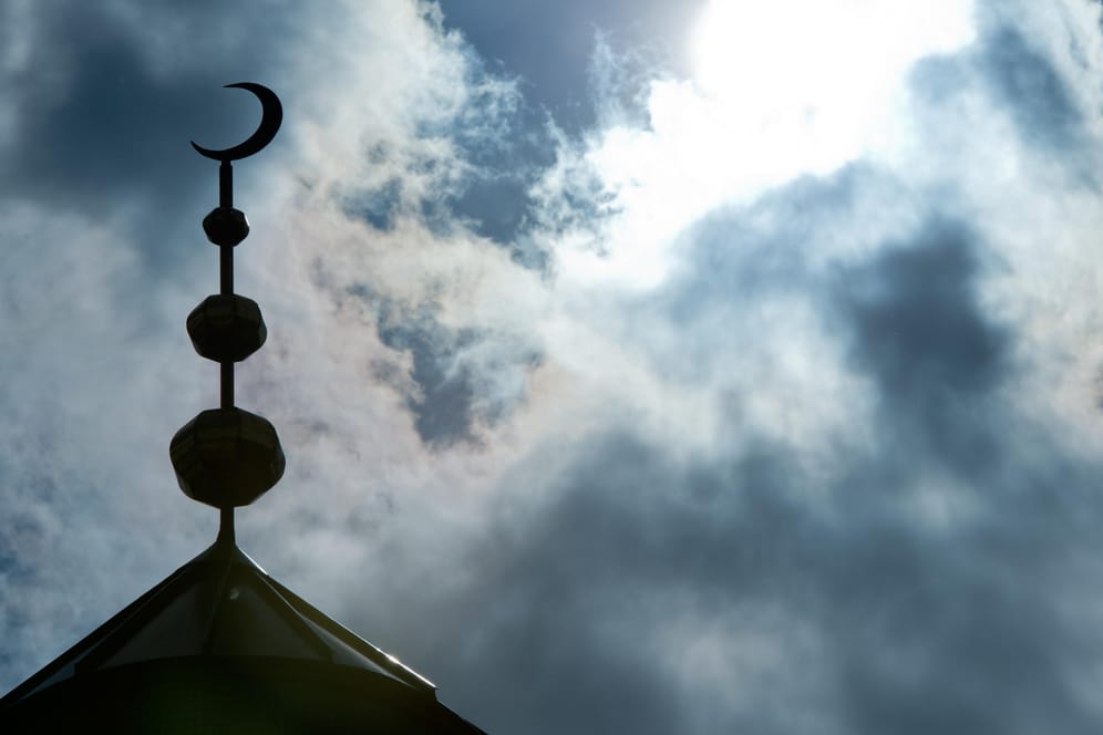 Halbmond auf dem Minarett der Abubakr Moschee in Frankfurt: Der Zentralrat der Katholiken warnt vor einem wachsenden Anti-Islamismus in Deutschland.