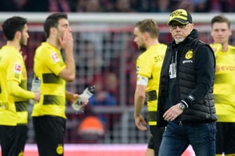 BVB-Trainer Peter Stöger: Er muss seine Mannschaft nach der vernichtenden Pleite in München wieder aufrichten.