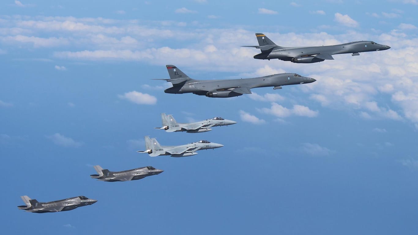 Bomber und Kampfflugzeuge der USA und Südkoreas vereint: Die großen jährlichen Militärübungen der beiden Staaten haben begonnen.