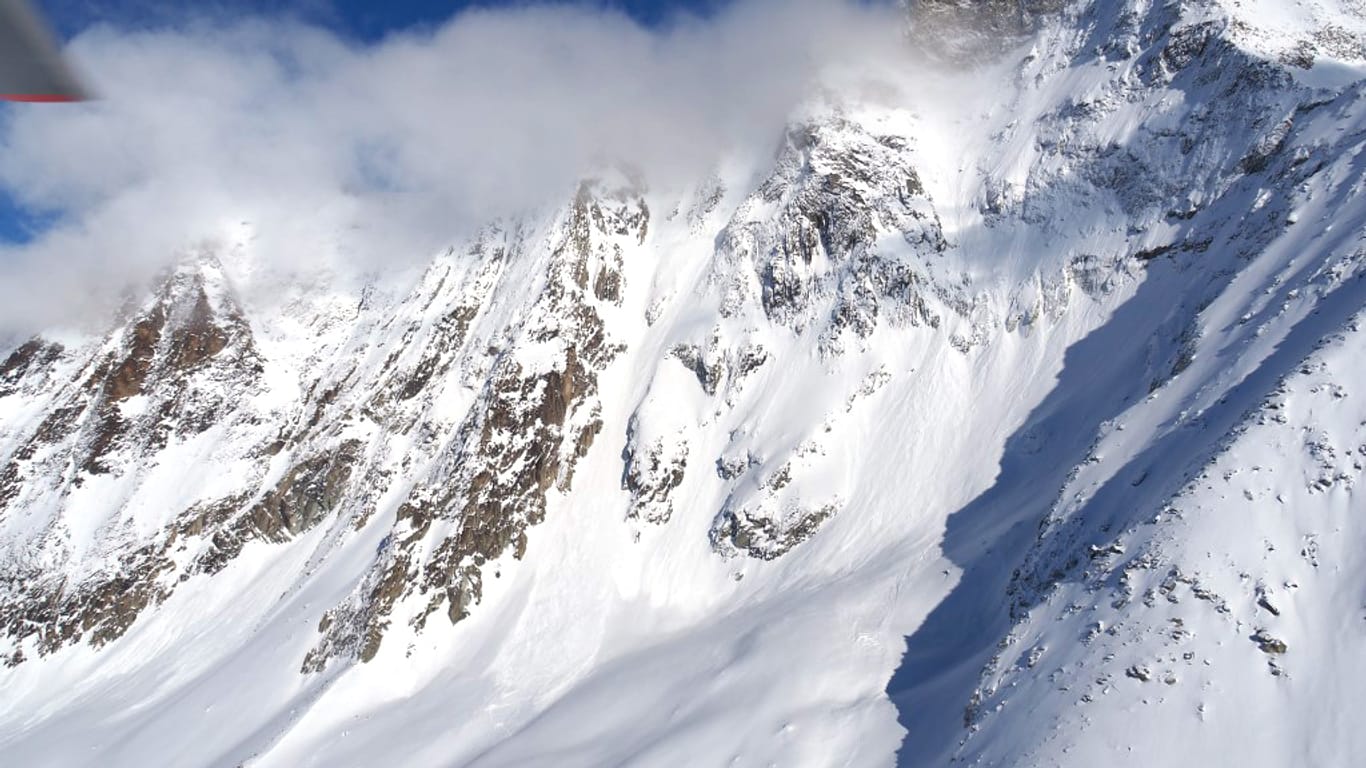 Lawine am Aletsch-Gletscher in der Schweiz: Drei Menschen sind unter der Lawine gestorben.