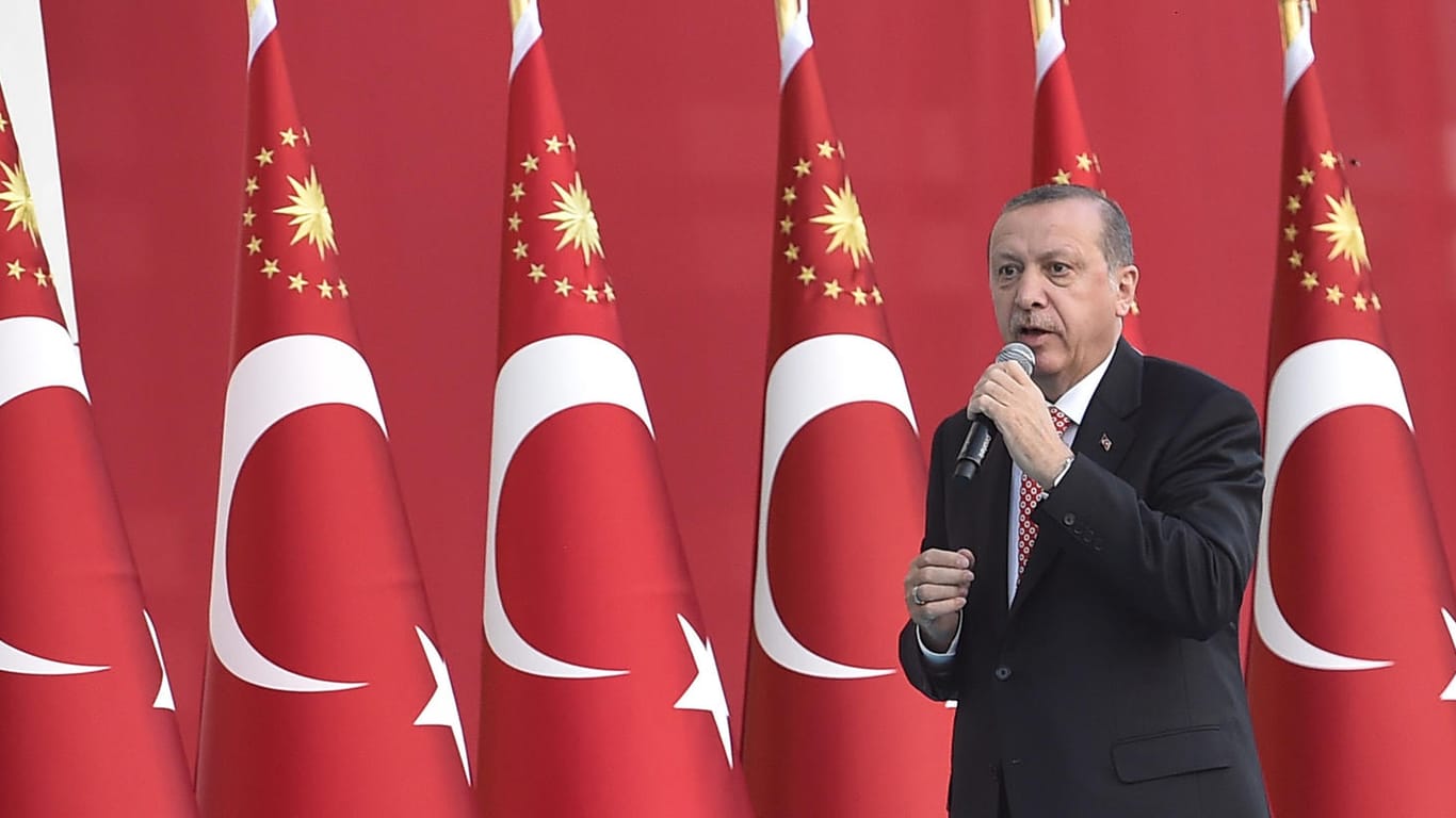 Der türkische Präsident Recep Tayyip Erdoğan (Archiv): Den Israelis wirft er ein Massaker an den Palästinensern vor.