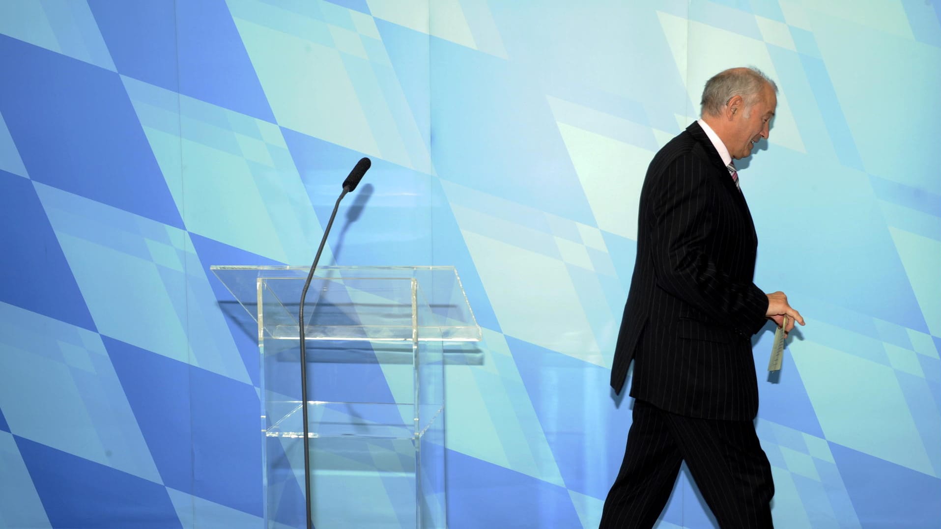 Günther Beckstein (CSU) am 30.09.2008 in der Staatskanzlei in München: Weil er bei der Landtagswahl nur 43 Prozent bekam, trat er einen Tag später als Ministerpräsident zurück.