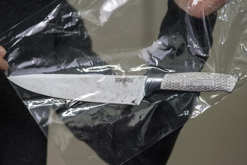 Beweisstück Messer: Die Polizei in NRW will Messerattacken von 2019 an statistisch gesondert erfassen.