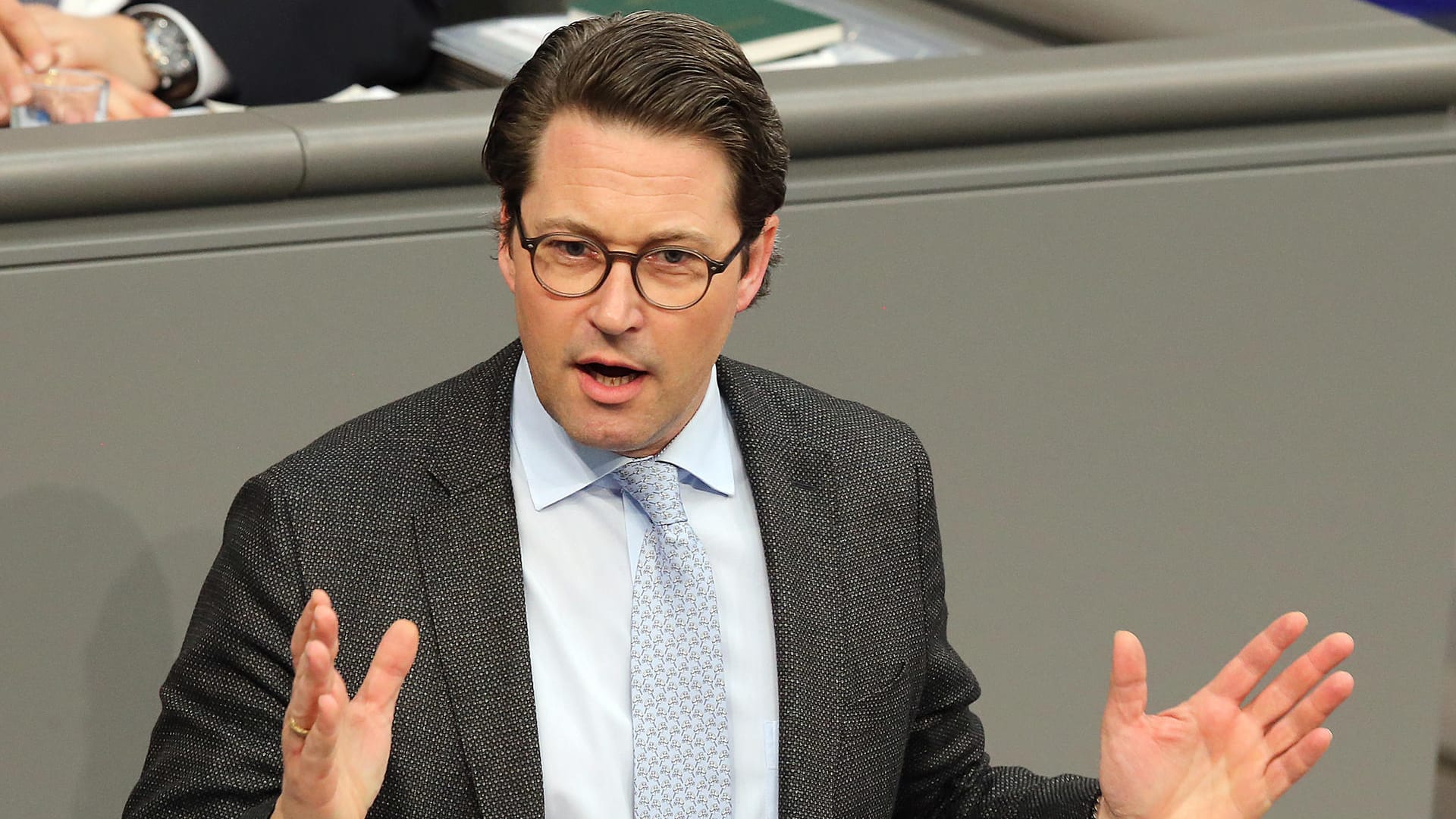 Andreas Scheuer: Der Bundesverkehrsminister ist gegen die Schließung des Berliner Flughafens Tegel. Andreas Scheuer: Der Bundesverkehrsminister ist gegen die Schließung des Berliner Flughafens Tegel.