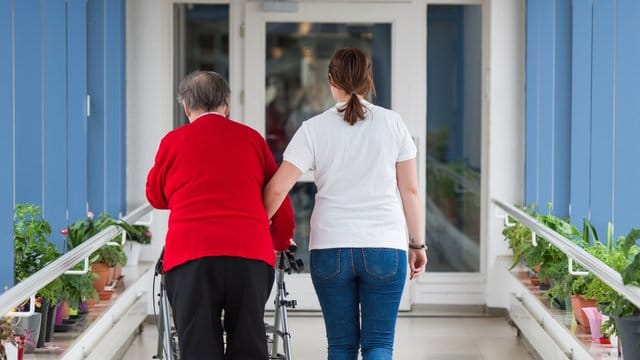 Nach einer Mitte März vom Deutschen Institut für angewandte Pflegeforschung vorgelegten Studie gibt es 17. Nach einer Mitte März vom Deutschen Institut für angewandte Pflegeforschung vorgelegten Studie gibt es 17.