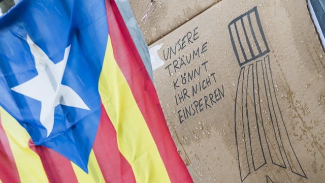 Puigdemont, der im Herbst ins Exil nach Brüssel gegangen war, war am 25.