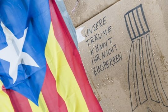 Puigdemont, der im Herbst ins Exil nach Brüssel gegangen war, war am 25.