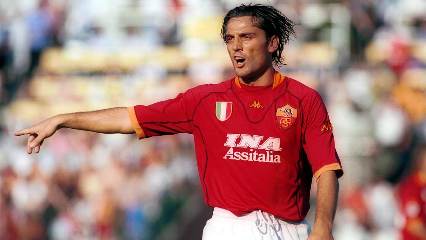 Vincenzo Montella im Trikot der AS Rom. In 258 Spielen zwischen 1999 und 2009 gelangen ihm 100 Tore. Er war jahrelang italienischer Nationalspieler.