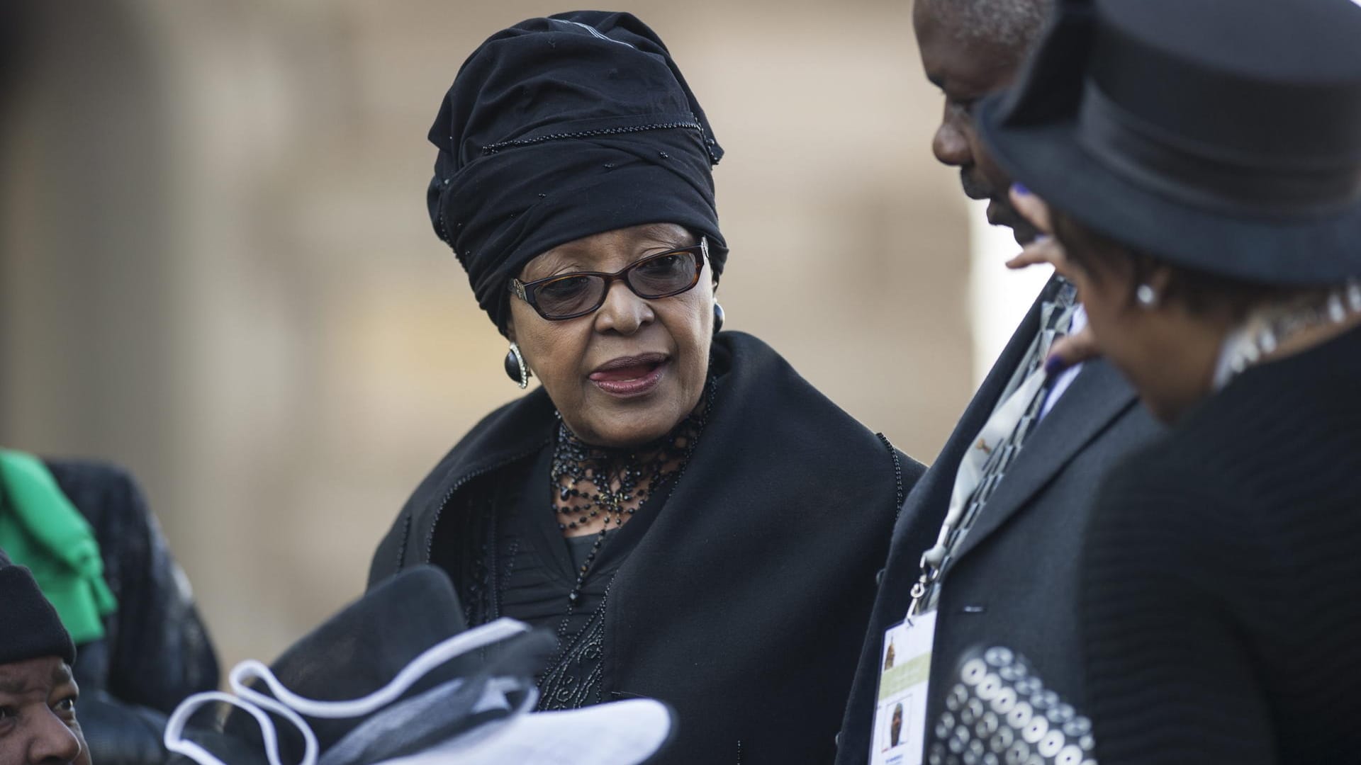 Winnie Mandela, die Ex-Frau des ehemaligen südafrikanischen Präsidenten, ist im Alter von 81 Jahren gestorben. Winnie Mandela, die Ex-Frau des ehemaligen südafrikanischen Präsidenten, ist im Alter von 81 Jahren gestorben.